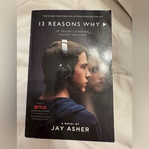FWP🦈 13 reasons why book